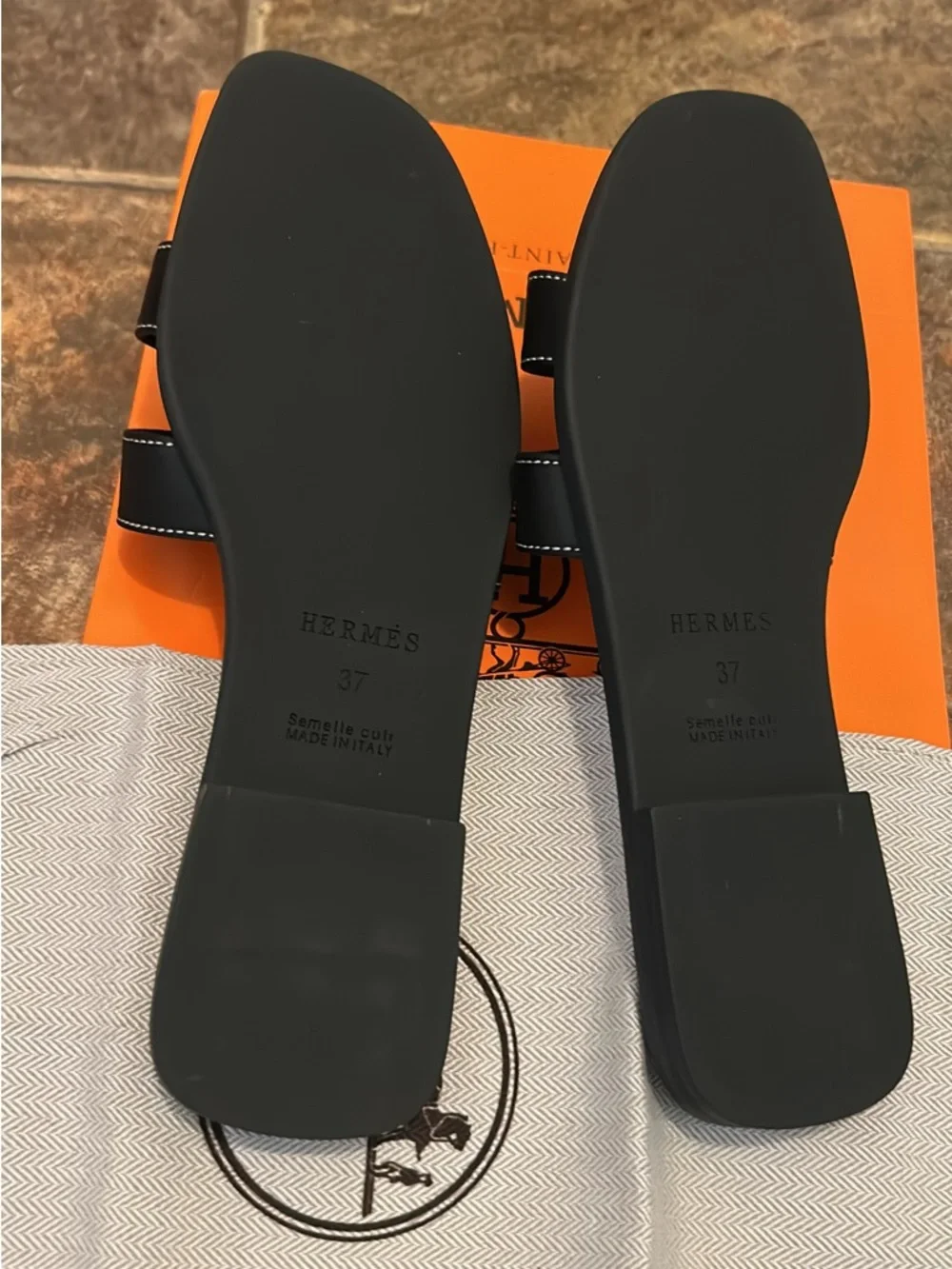 Women Black Oran Leather Hermes Slide Sandals - Picture 3 of 3